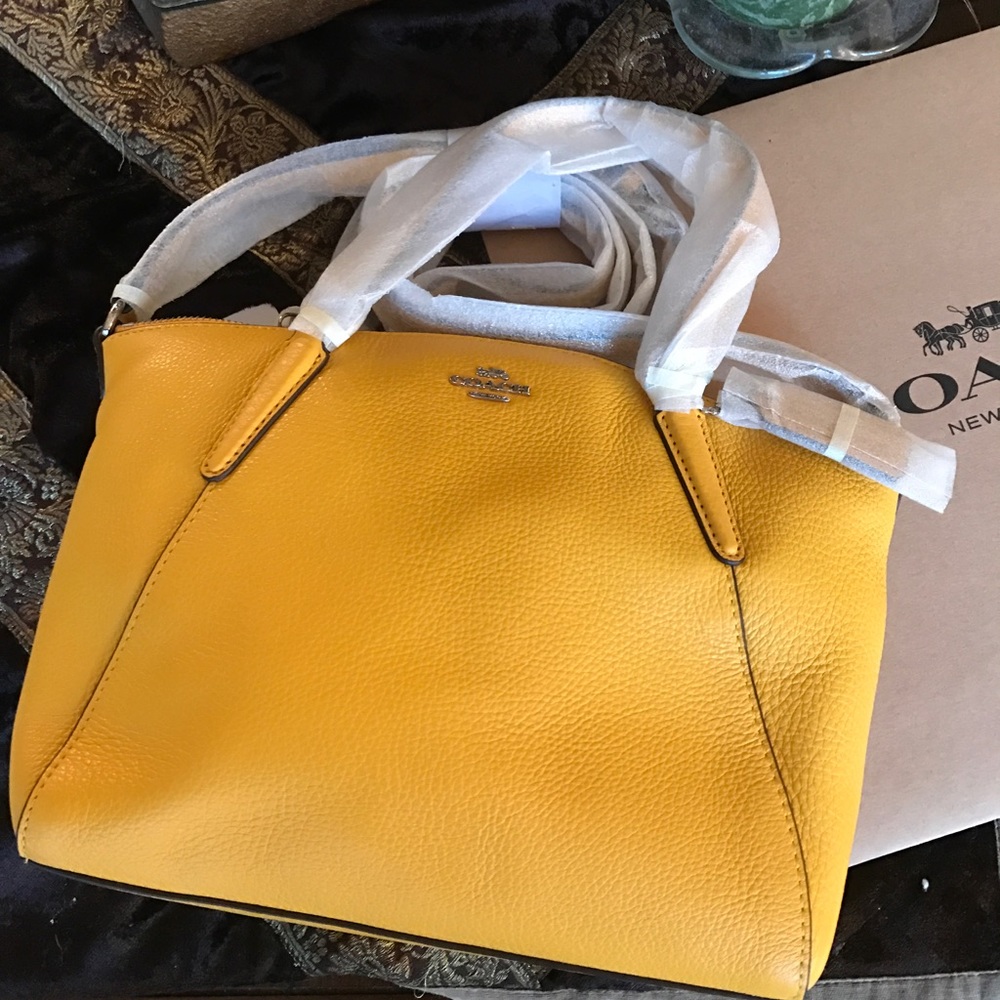Authentic COACH pebbled leather mini Crossbody - Picture 7 of 8
